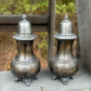 ASCOT SHEFFIELD DESIGN COMMUNITY EPBM  SilverPlate SALT & PEPPER Shakers Antique